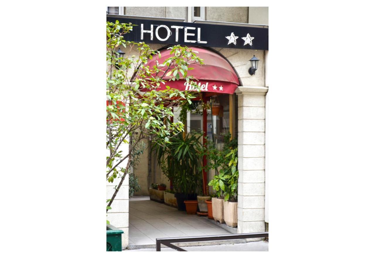 Hotel De La Perdrix Rouge Paris Exterior photo